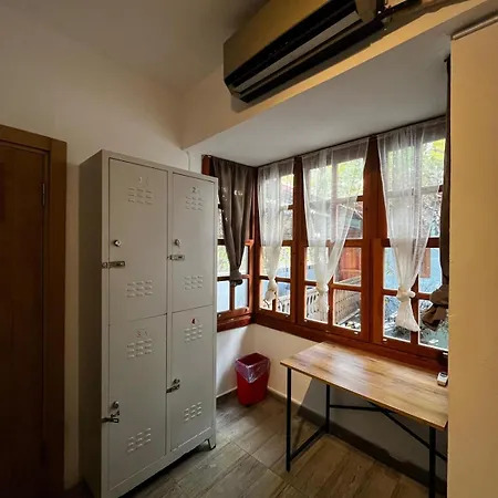 Kuyu Beergarden Hostel *