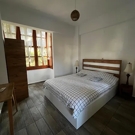 Kuyu Beergarden Hostel Antalya