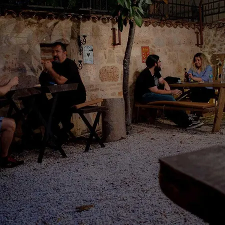 Kuyu Beergarden אכסניה