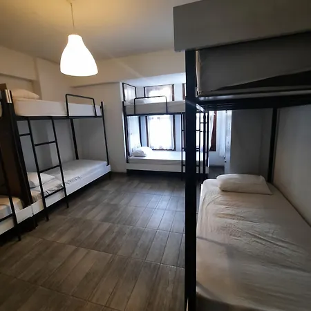 Kuyu Beergarden Hostel