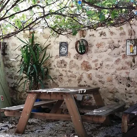 Kuyu Beergarden Hostel *