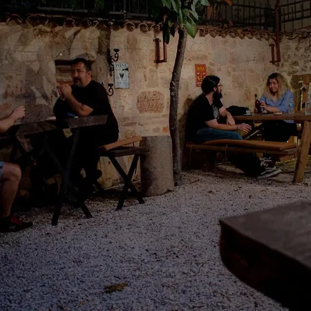 Kuyu Beergarden Hostel *