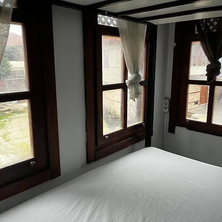 Kuyu Beergarden Hostel *