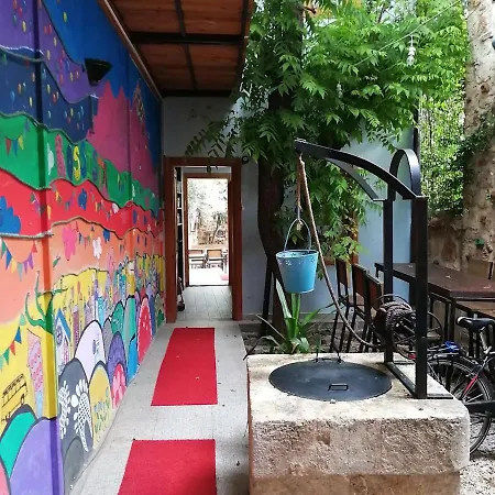 Хостел Kuyu Beergarden *