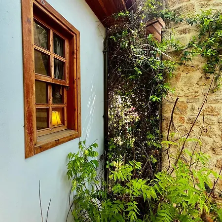 Kuyu Beergarden Hostel Antalya