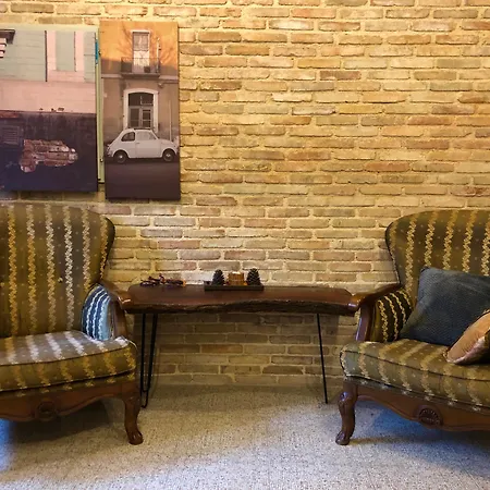 Kuyu Beergarden Hostel Αττάλεια