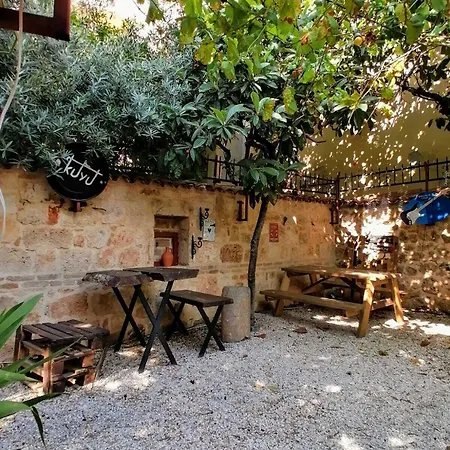 אכסניה Kuyu Beergarden אנטליה