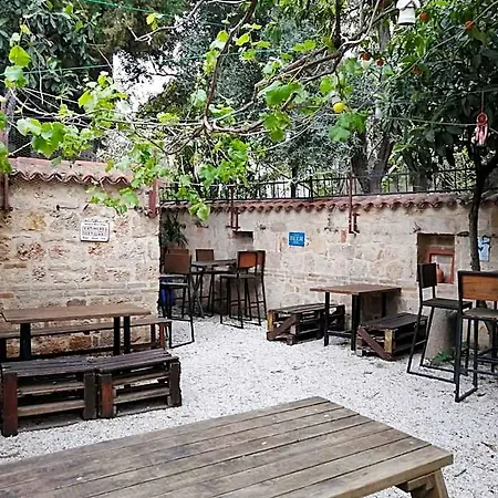 Kuyu Beergarden Hostel Antalya