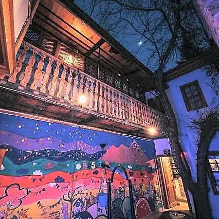 Kuyu Beergarden אכסניה *