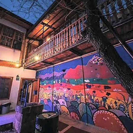 Kuyu Beergarden אכסניה