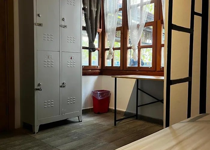 Kuyu Beergarden Hostel