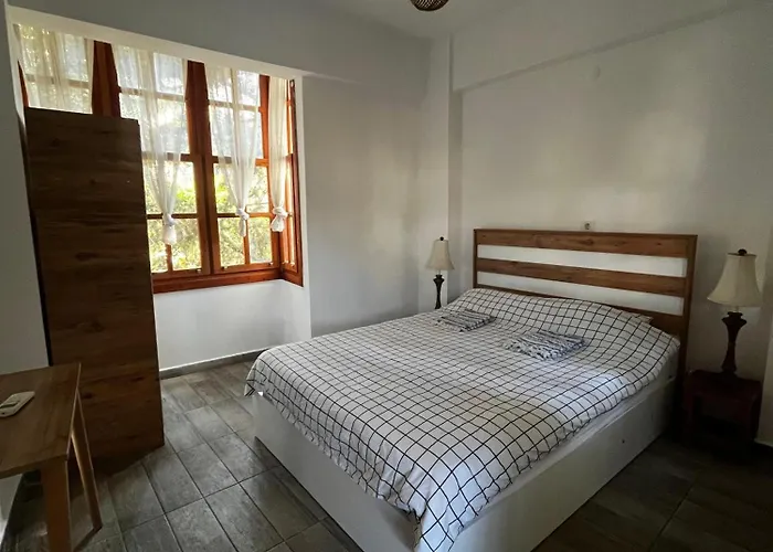 Kuyu Beergarden Hostel Antalya