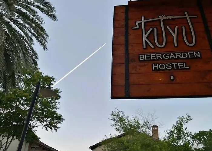 אכסניה Kuyu Beergarden *