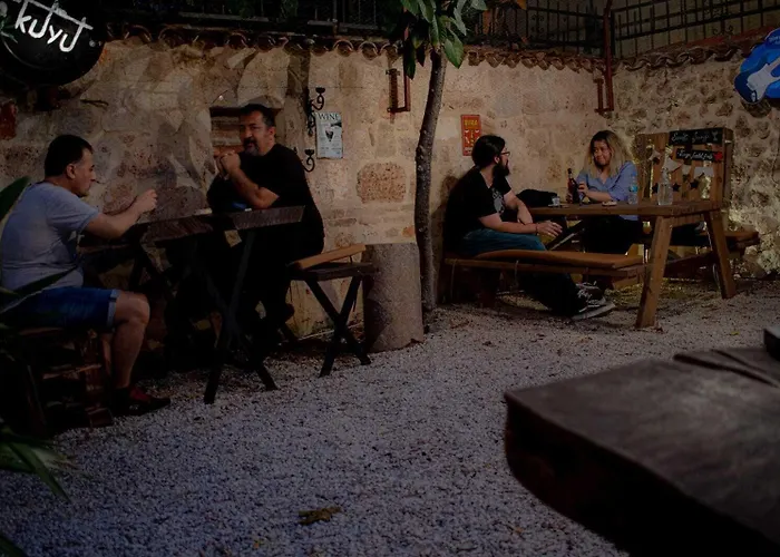 Kuyu Beergarden Hostel