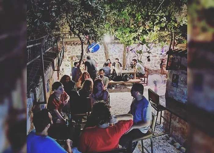 Kuyu Beergarden אכסניה *