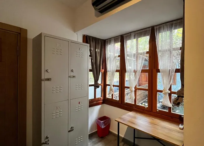 Kuyu Beergarden Hostal Antalya