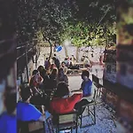 Kuyu Beergarden Hostel *
