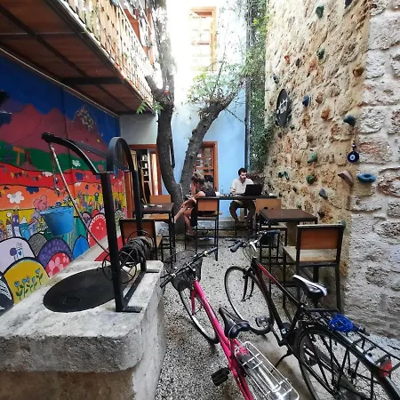 Hostel Kuyu Beergarden *