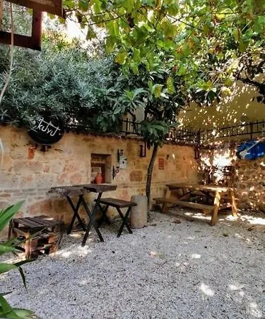 Kuyu Beergarden Hostel *